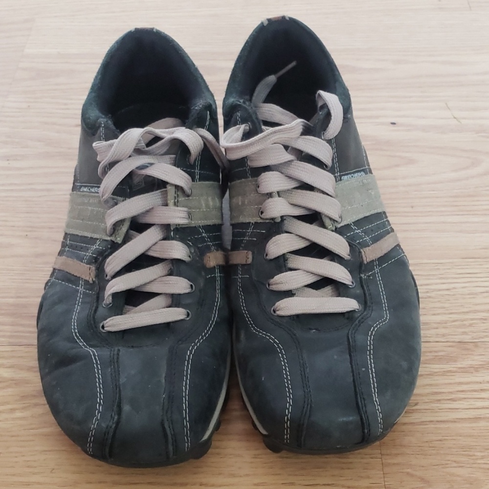 Skechers